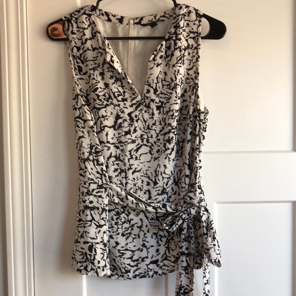 Banana Republic Black and White Sleeveless Top Size 8